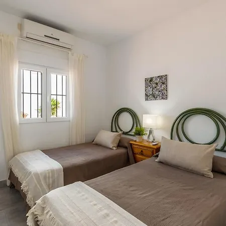 Four Bedroom Parador Vistas With Private Pool Nerja